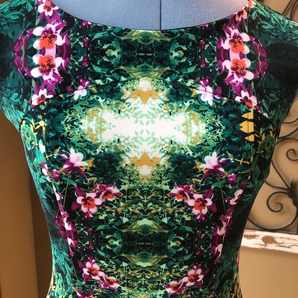 Cynthia Crowley Size 4 Bodycon Floral Dress - Picture 4 of 6